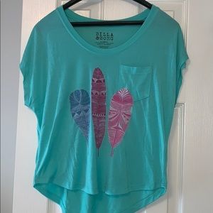 Feather Patterned Short Sleeve Tee